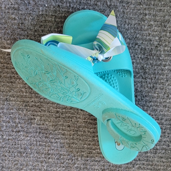 OKAL Slides Rubber Sandals  w striped Bow sz Small 5.5-6.5 - Picture 4 of 4
